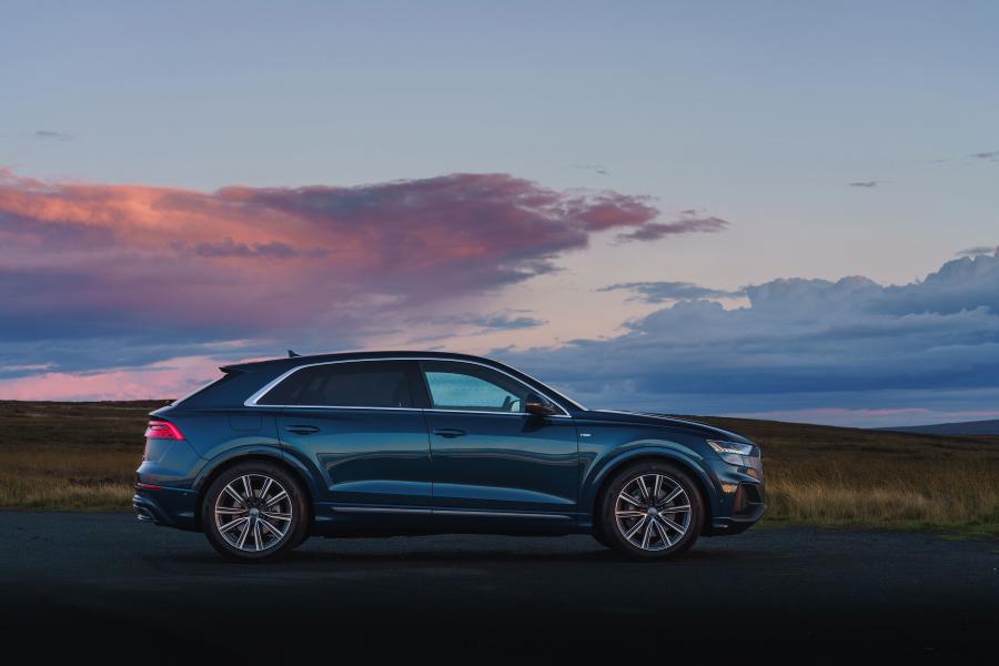  Audi Q8 50 TDI Quattro S-Line 2018 года  (UK) (фото 3 из 27)